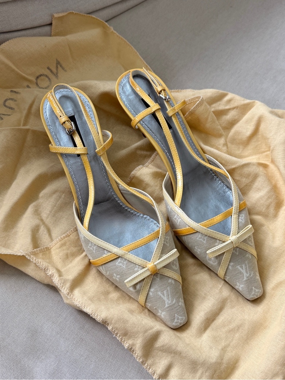 LOUIS VUITTON
Monogram Taupe/Cream
Canvas Patent Leather
Heels Sandals Size 38.5
